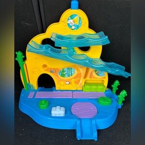Mattel 2012 Bubble Guppies  Swim-Sational School Playset  ***WORKS!